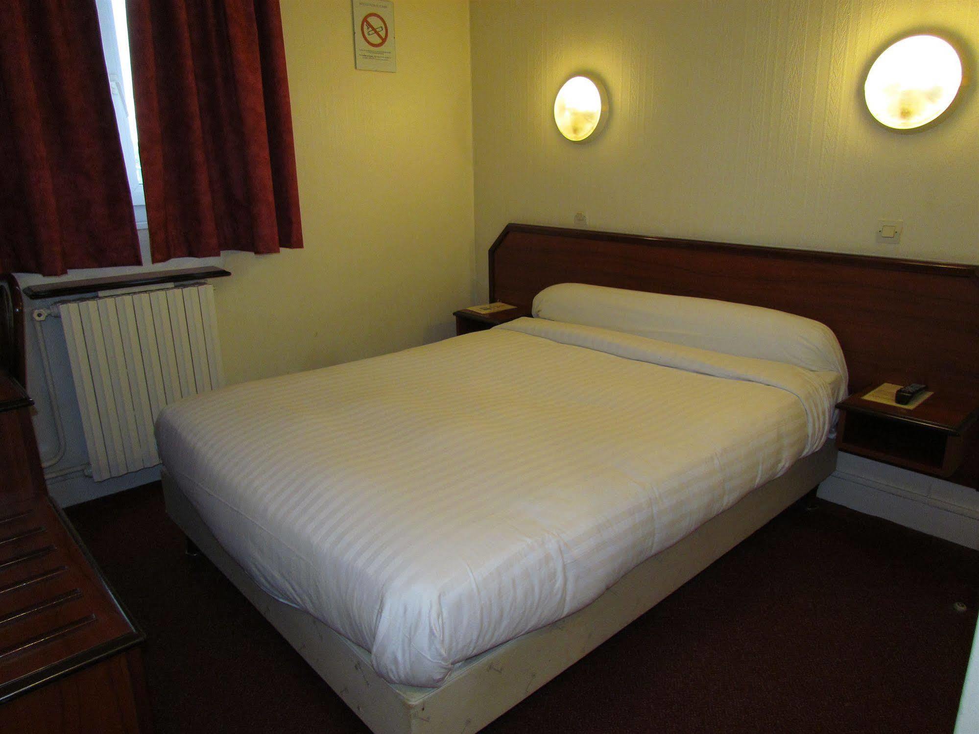 Hotel Du Parc Aulnay-sous-Bois Esterno foto